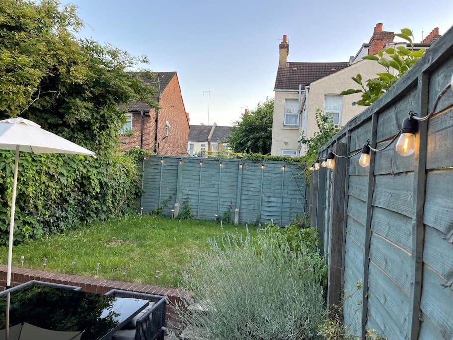 Lovely 2 Bedroom Ground Floor Flat With Garden. London Exterior photo